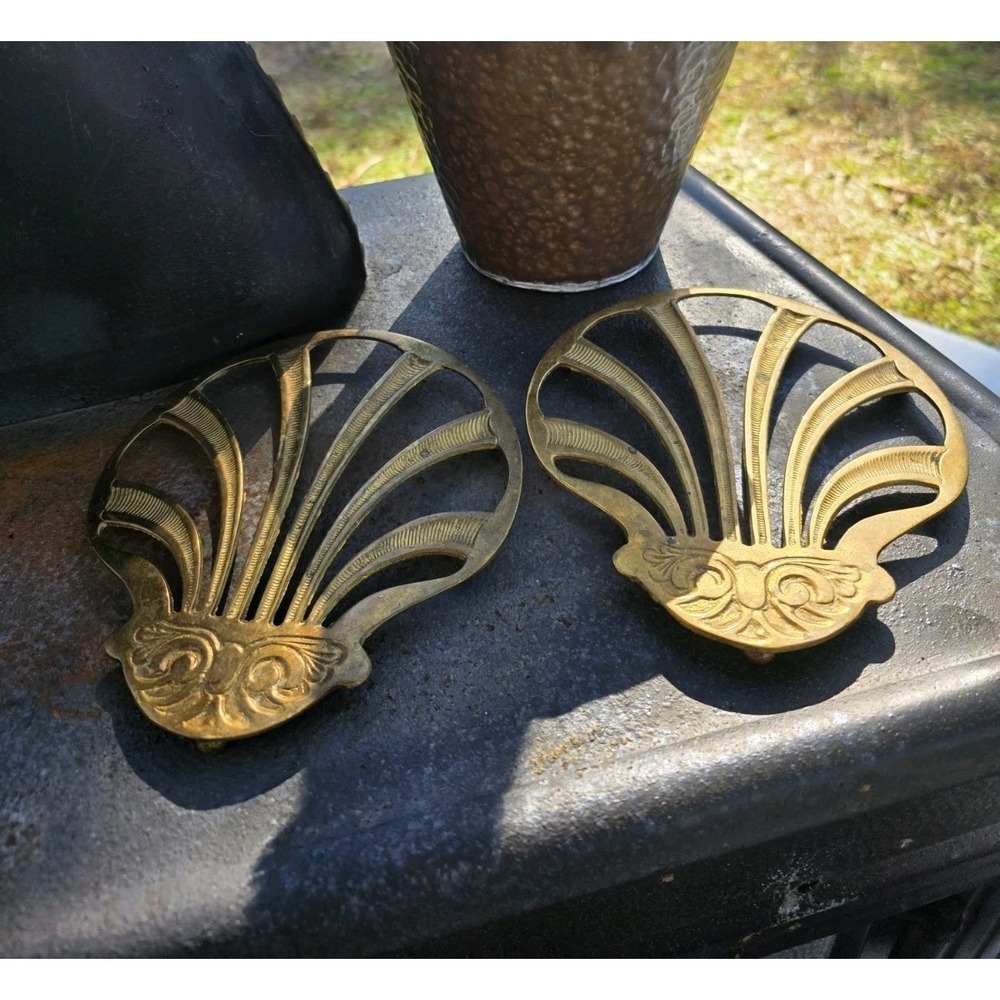 VTG World Bazaar Brass Trivets Set of 2 India Fan Shell Art‎ Deco Boho7x7.5"